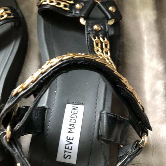 Steve Madden Black and Gold chain sandal - Picture 5 of 6